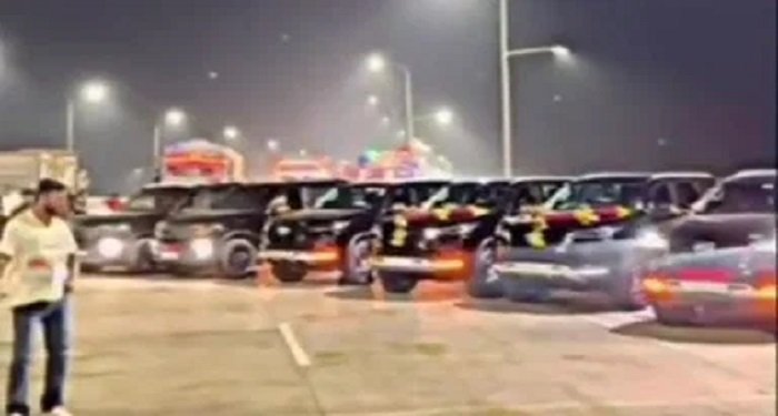 नेता जी के बेटे ने नेशनल हाइवे किया जाम: नई कारों के साथ कराया सड़क पर फोटोशूट, वीडियो वायरल होने पर किया इंस्टाग्राम ID डिलीट