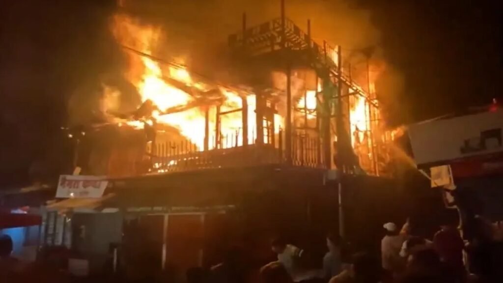 धधकती आग ने निगल लिया Nainital का ऐतिहासिक Old London House , प्रसिद्ध इतिहासकार की बहन की दर्दनाक मौत