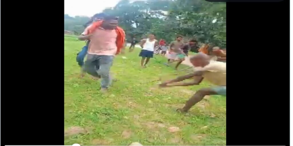 CG News : बकरी चोरी के आरोप में दो युवकों की ग्रामीणों ने की बेरहमी से पिटाई, CHC में भर्ती