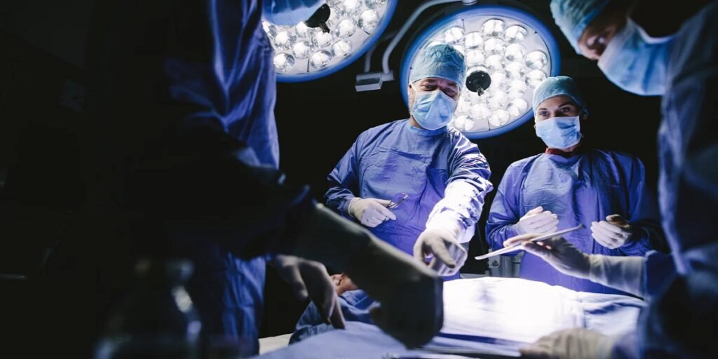 ऑपरेशन थियेटर में नर्स ने की गलती, महिला डॉक्टर ने जड़ा थप्पड़