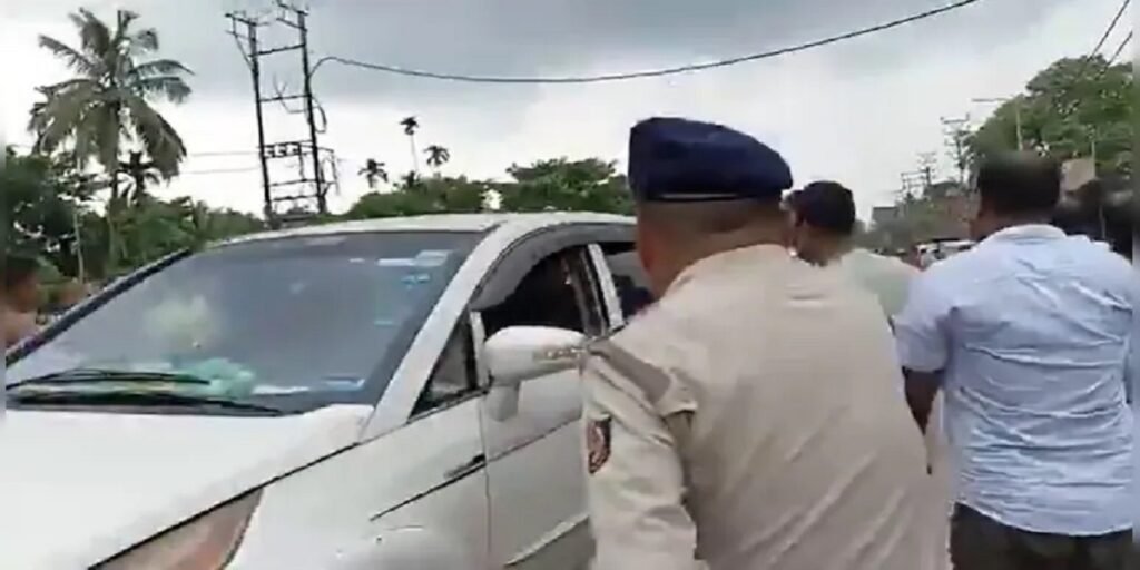 शुभेंदु अधिकारी के काफिले पर अटैक, टीएमसी कार्यकर्ताओं पर आरोप