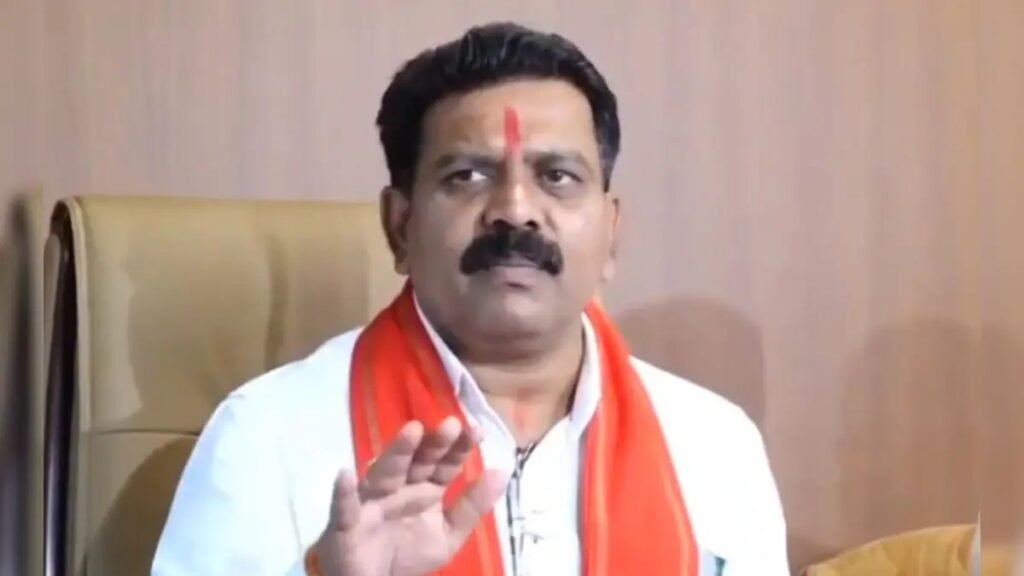 CG: दीपक बैज के बयान पर डिप्टी सीएम विजय शर्मा का पलटवार, कहा – जिस राज्य के सीएम आदिवासी हैं वहां आदिवासियों की उपेक्षा का आरोप लगाना गलत