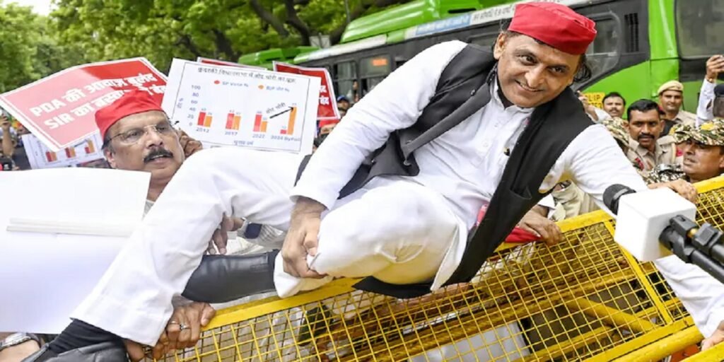 Opposition Protest: राहुल भी थे और प्रियंका भी थी, लेकिन जानिए आज विपक्ष के मार्च का ‘मैन ऑफ द मैच’ क्यों ले गए अखिलेश