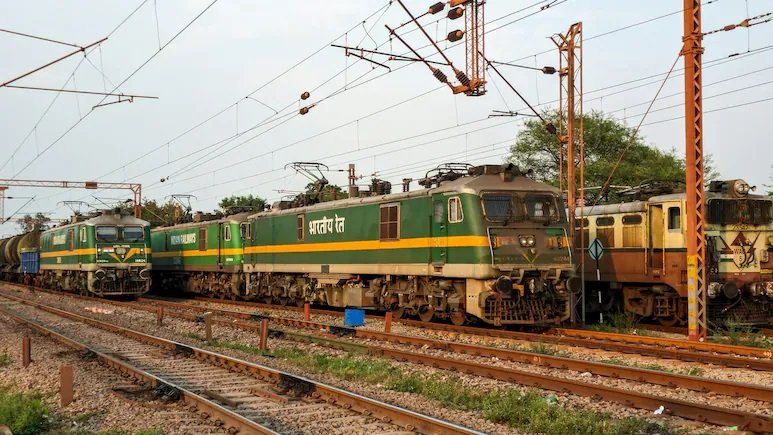 Indian Railways: दीपावली-छठ पर 12,000 से अधिक स्पेशल ट्रेनें चलाएगी भारतीय रेल, यात्रियों को मिलेगी बड़ी राहत