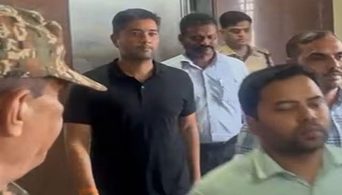 Liquor Scam Case : भूपेश बघेल के बेटे चैतन्य बघेल 14 दिन की न्यायिक रिमांड पर, 6 सितंबर तक रहेंगे जेल में