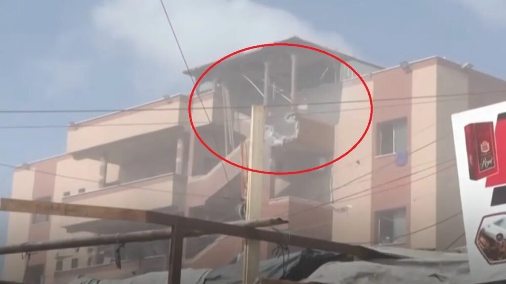 Israel Hamas War: गाजा में अस्पताल पर हमला, कई लोगों की दर्दनाक मौत का VIDEO आया सामने