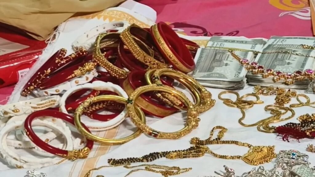 ये इंस्पेक्टर तो निकला धनकुबेर, घर में मिली करोड़ों की संपत्ति, 44 प्लॉट और भर भरकर सोना चांदी