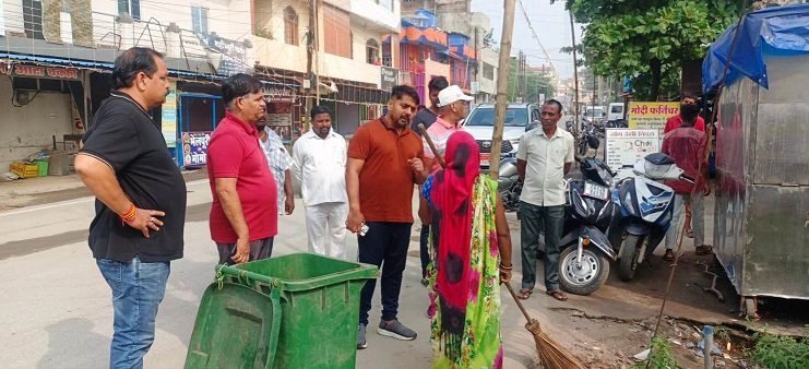 रिक्त भूखण्डों में गंदगी से शहर की स्वच्छता प्रभावित, आयुक्त ने मालिकों को नोटिस दिए