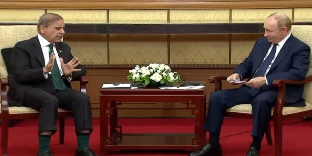 पाक पीएम शहबाज का पुतिन से मुलाकात में भारत को लेकर बड़ा बयान, कहा – “हम सम्मान करते हैं”