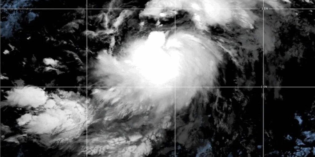 हांगकांग-चीन में तूफान ‘तपाह’ का कहर, थाईलैंड-वियतनाम में मूसलधार बारिश जारी, क्या भारत में भी दिखाई देगा असर?