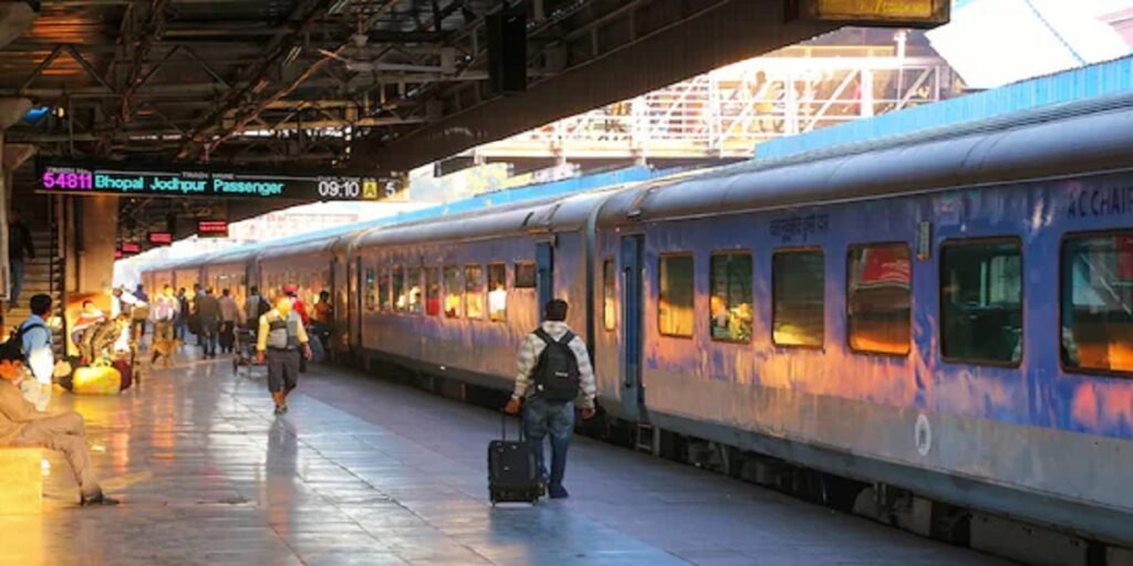 Indian Railways: ऑनलाइन टिकट बुक करने के नियमों में बड़ा बदलाव, 1 अक्टूबर से लागू होंगे नए नियम