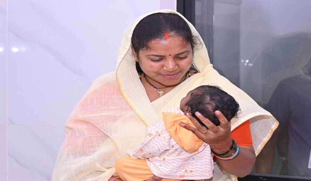 कोरबा दौरे पर मंत्री लक्ष्मी राजवाड़े, महतारी वंदन योजना का लिया जायज़ा