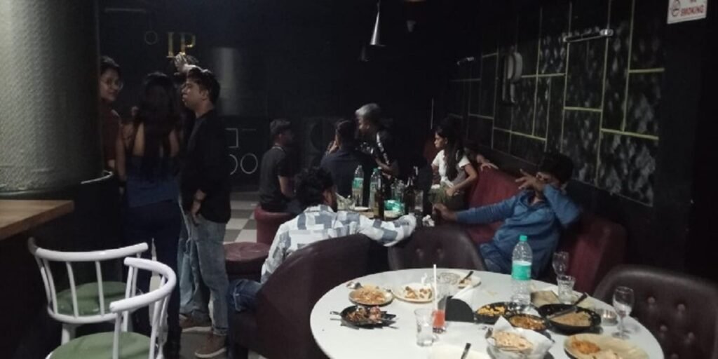 रायपुर : रात 12 बजे के बाद नहीं खुलेंगे होटल-ढाबे, क्लब और रेस्टोरेंट, प्रशासन ने जारी किया नोटिस