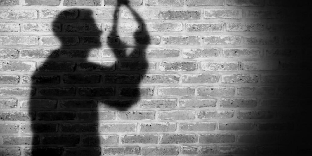 रायपुर में सड़क हादसे के बाद लोगों की प्रताड़ना से दुखी युवक ने फांसी लगाकर दी जान