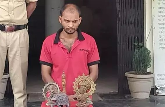 जेल में बंद अय्याश योगी के फार्म हाउस में चोरी, चोर पुलिस की गिरफ्त में