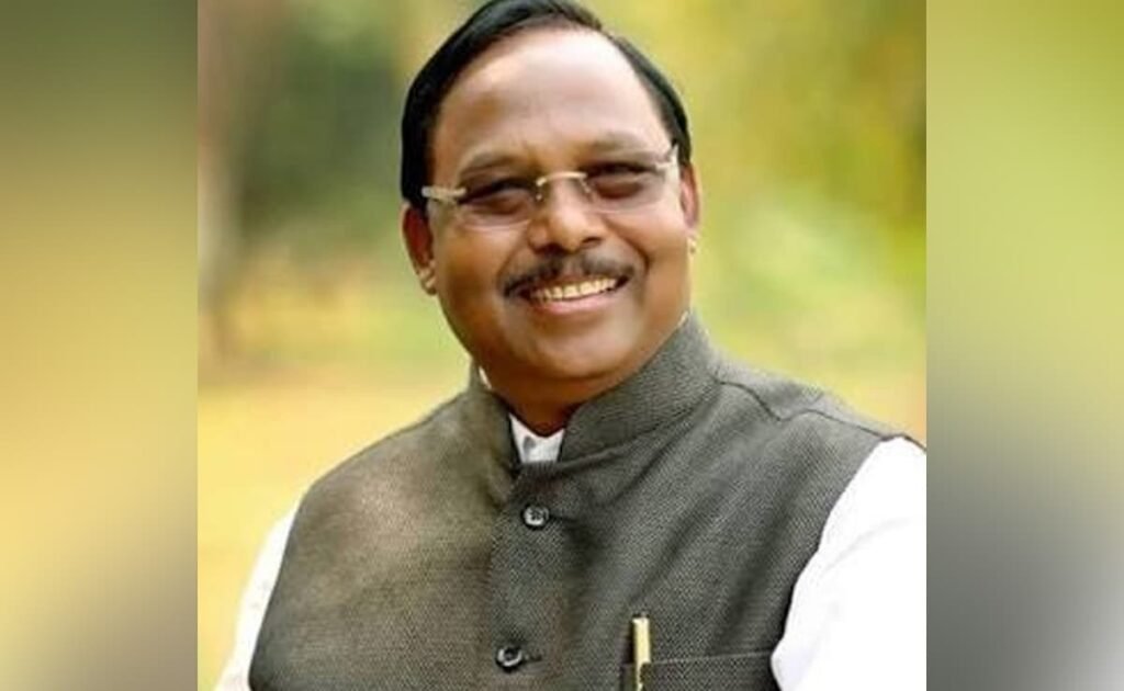 CG: कांग्रेस पर मंत्री रामविचार नेताम का तंज – ‘सब घोड़े थके हुए, भाजपा का रथ तेज़ी से आगे’