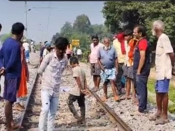 रेल हादसे में कटे व्यक्ति की हुई पहचान: परिजनों ने लिया अंतिम संस्कार का निर्णय स्टेशन क्षेत्र में मचा हड़कंप