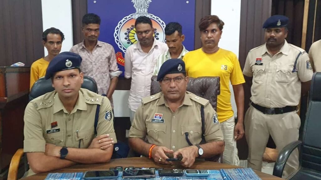 पुलिस की बड़ी कार्रवाई: 10 हजार से अधिक नशीली कैप्सूल जब्त, 5 आरोपी गिरफ्तार