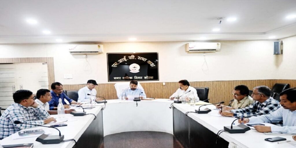 कोरबा: विकास कार्यों में सुस्ती पर आयुक्त भड़के, तेजी लाने के दिए सख्त निर्देश