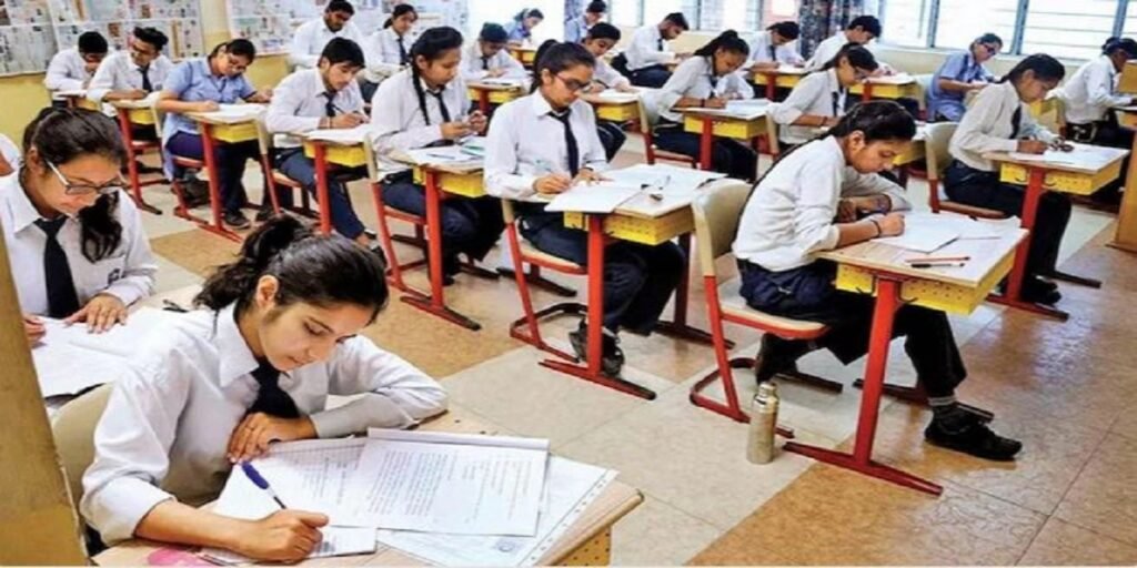 CBSE की 10वीं बोर्ड परीक्षाएं अब दो बार, जानें क्या है नया सिस्टम और कैसे होगा लागू