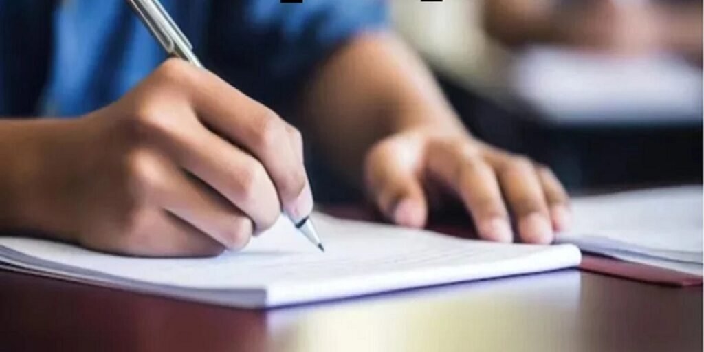 CBSE बोर्ड स्टूडेंट्स ध्यान दें! एग्जाम में टॉप करने के लिए अपनाएं ये असरदार टिप्स