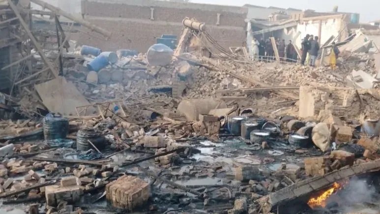 Pakistan Blast: पंजाब प्रांत में भीषण धमाका… फैक्ट्री की इमारत गिरी, 15 लोगों की दर्दनाक मौत
