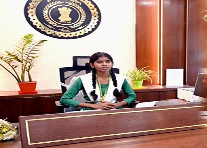 Chhattisgarh News: 12वीं की दीक्षा बनी 15 मिनट की कलेक्टर, पॉलिथीन मुक्त जिला सहित तीन अहम फैसले किए लागू