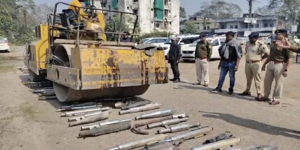 रायगढ़ पुलिस ने रोड रोलर से नष्ट किए 200 मॉडिफाई साइलेंसर