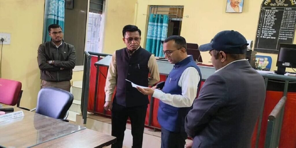 कलेक्टर अजीत वसंत ने पोड़ी तहसील का किया निरीक्षण, लंबित राजस्व प्रकरणों के समयबद्ध निपटान के दिए निर्देश