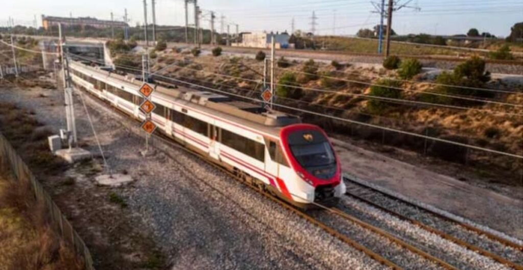 China Train Accident: चीन में बड़ा रेल हादसा, ट्रेन की चपेट में 11 लोगों की मौत, कई घायल चीन