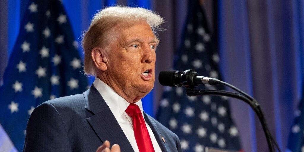 US Deportation Policy : ट्रंप का अवैध प्रवासियों को क्रिसमस ऑफर… 2.7 लाख रुपये और फ्री टिकट लेकर अमेरिका छोड़ो