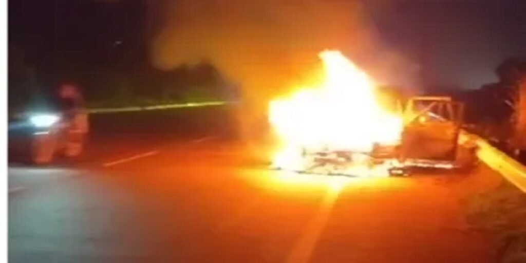 CG में हादसा: चलती स्कॉर्पियो में लगी आग, कार सवारों ने कूद कर बचाई जान