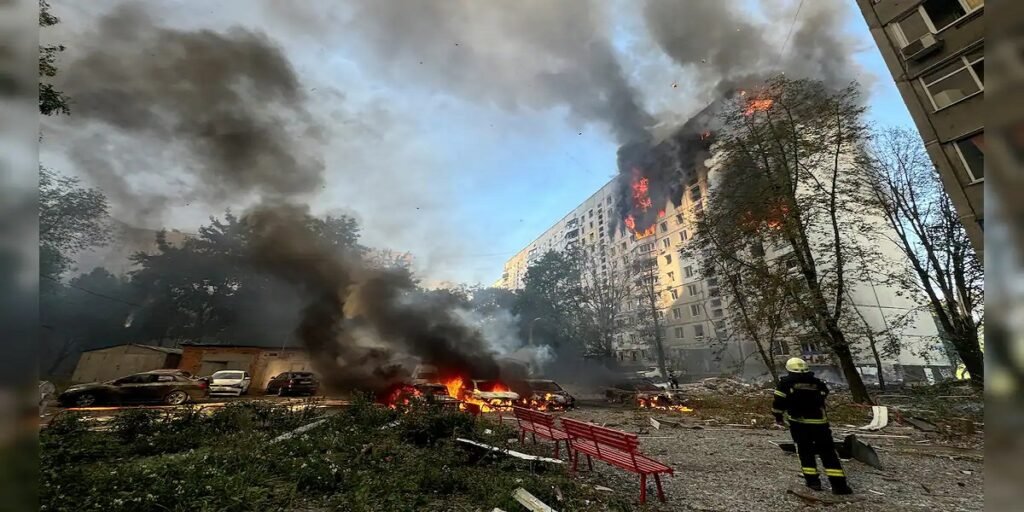 Russia Ukraine War: रूस के 1300 ड्रोन और 1200 गाइडेड बम हमलों से दहल उठा यूक्रेन, जेलेंस्की बोले- दर्दनाक हमला