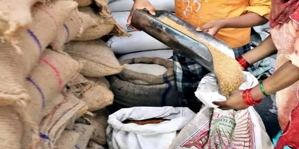 राशन वितरण में अनियमितता पर SDM ने तीन दुकानों को किया निलंबित