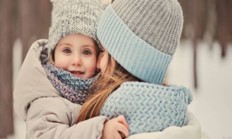 ठंड में बच्चों को Overdressing से बचाएं, अधिक कपड़े पहनाने से प्रभावित हो सकती है Growth