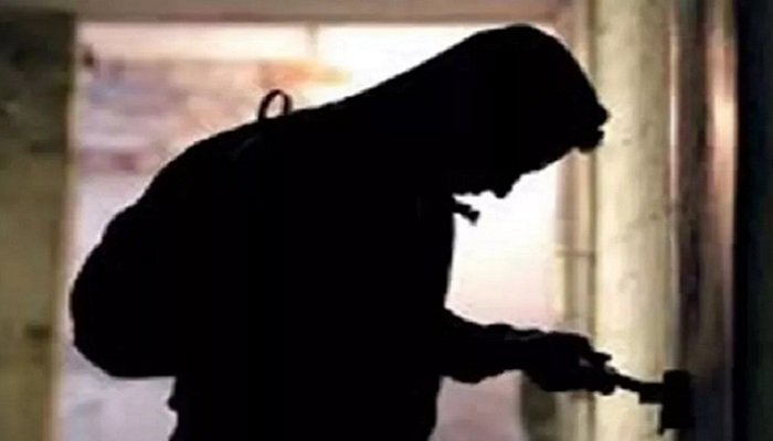 कोरबा में सूने मकान का ताला तोड़कर चोरी, CCTV में कैद हुए दो चोर