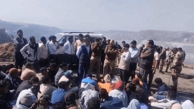 नराईबोध के ग्रामीणों ने SECL खदान को 4 घंटे तक किया बंद, 18 दिसंबर को होगी त्रिपक्षीय वार्ता