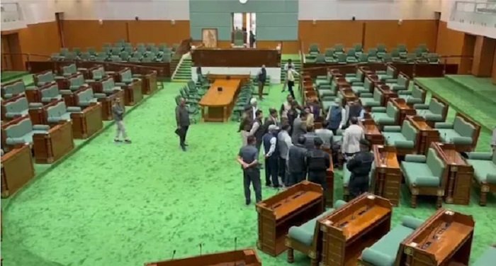 CG Assembly Winter Session LIVE: सड़क, स्वास्थ्य केंद्र और शिक्षा भवनों पर होगी चर्चा, कई जिलों से जुड़ी याचिकाएं पेश