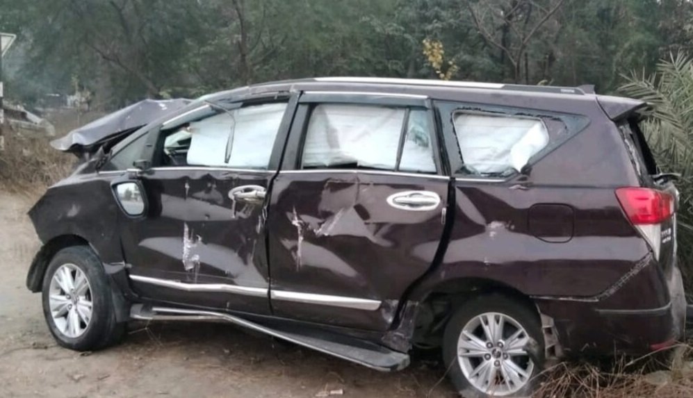 इनोवा कार दुर्घटना: एअर बैग न खुलने पर कंपनी को 61 लाख का जुर्माना