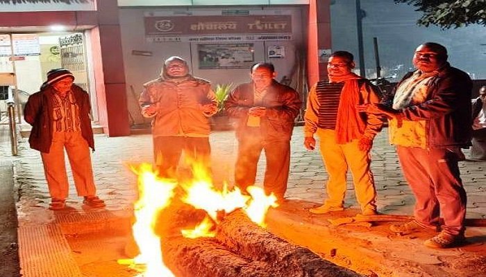 ठिठुरन भरी ठंड में निगम का सहारा: कोरबा के सभी जोन में प्रमुख स्थानों पर अलाव की व्यवस्था