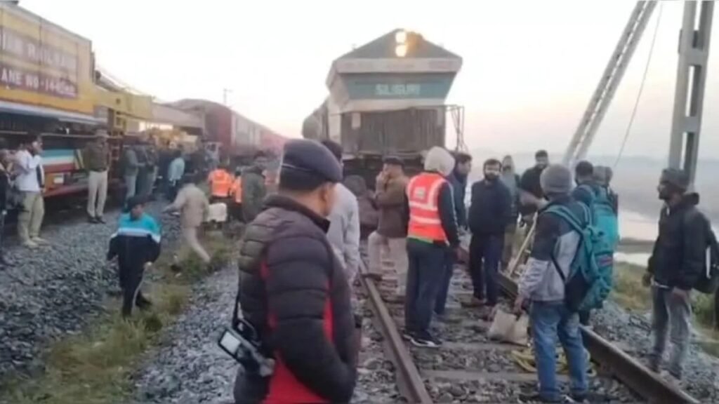 Assam Train Accident: राजधानी एक्सप्रेस हाथियों के झुंड से टकराई, इंजन और 5 डिब्बे पटरी से उतरे, 8 हाथी मारे गए
