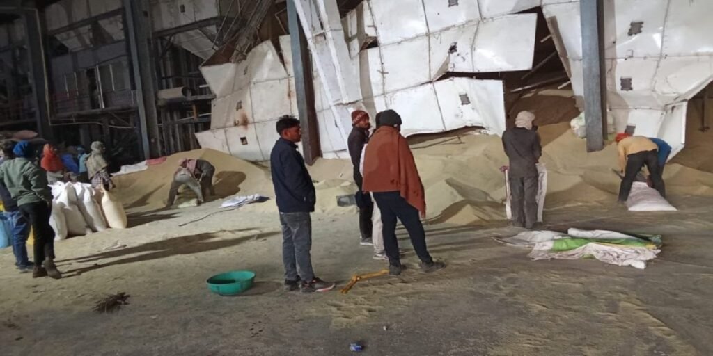 CG News: राइस मिल में बड़ा हादसा, चिमनी गिरने से एक मजदूर की मौत, दो गंभीर