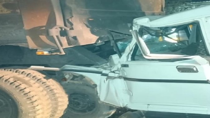 रायगढ़ हादसा: सड़क किनारे खड़े ट्रेलर से कार टकराई, 2 की मौत, 4 घायल गंभीर