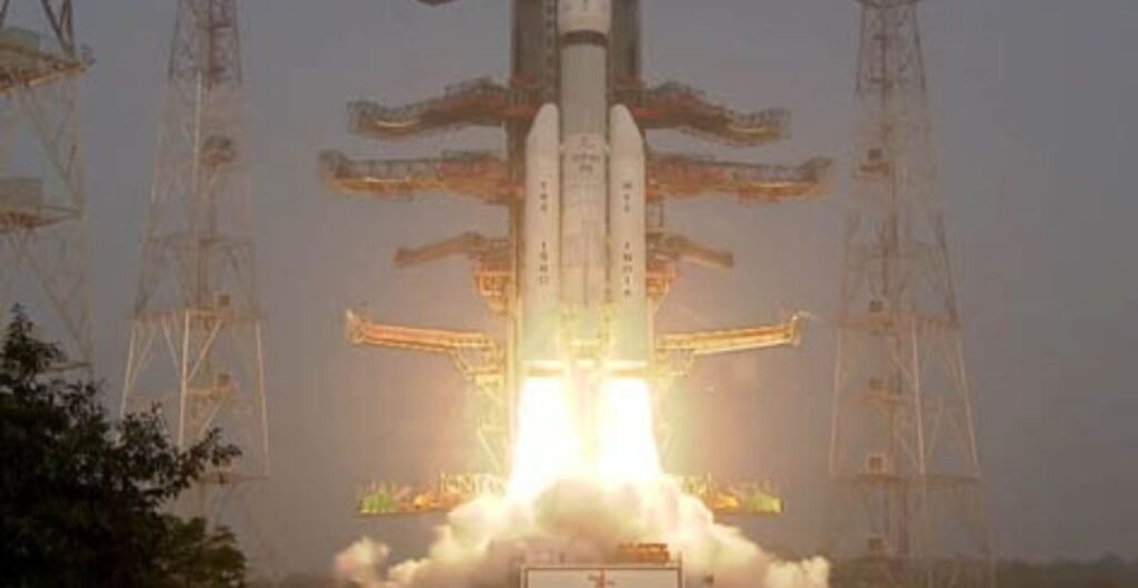 एलवीएम3-एम6 रॉकेट की सफल उड़ान से गगनयान मिशन को मिली मजबूती, इसरो प्रमुख ने जताया भरोसा एलवीएम3-एम6 रॉकेट