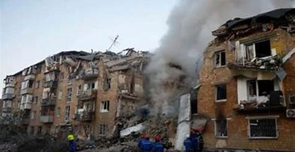 Russia-Ukraine Conflict: कीव पर रूस का मिसाइल और ड्रोन हमला, कई शहरों की बिजली गुल; ट्रंप–जेलेंस्की बैठक से पहले हालात भयावह मिसाइल