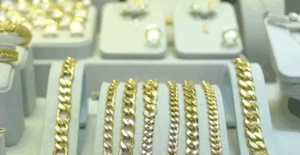 सोने के दाम में गिरावट