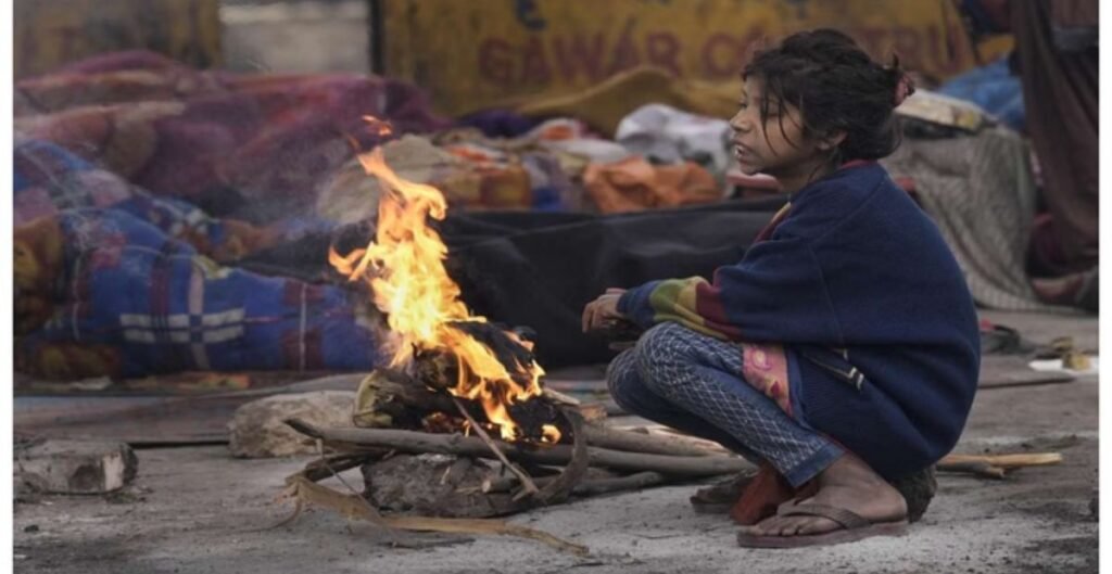 Weather Alert: पश्चिमी विक्षोभ से उत्तर भारत में बारिश-बर्फबारी, कई राज्यों में तापमान 0°C के पार; दिल्ली में सर्द हवाओं का असर सर्द हवाओं