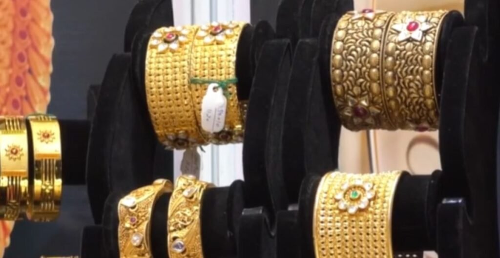 Gold Silver Price Today: चांदी 7000 रुपये उछली, सोना भी महंगा—जानें आज के नए रेट चांदी