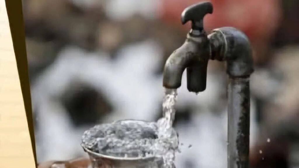 दिल्ली सरकार का बड़ा कदम: हर इलाके में बदले जाएंगे पानी की पाइपलाइन, मिलेगा साफ पानी