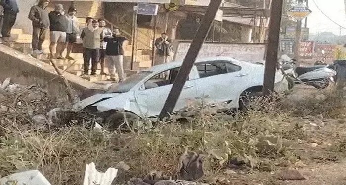 तेज रफ्तार बनी मौत की वजह… कार हादसे में युवक की दर्दनाक मौत, तीन दोस्त थे साथ